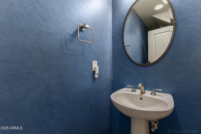 815 E ROSE Lane 129, Phoenix, AZ 85014