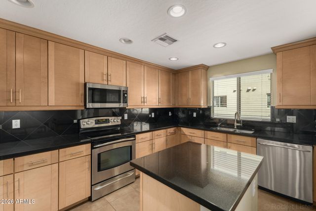 815 E ROSE Lane 129, Phoenix, AZ 85014