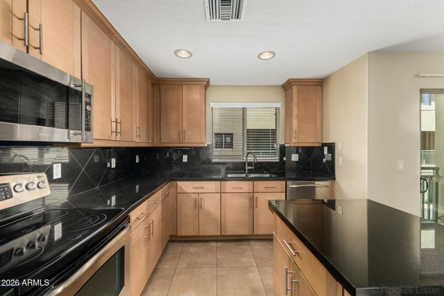 815 E ROSE Lane 129, Phoenix, AZ 85014