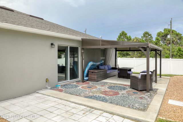 102 Fayetteville Street SW, Palm Bay, FL 32908