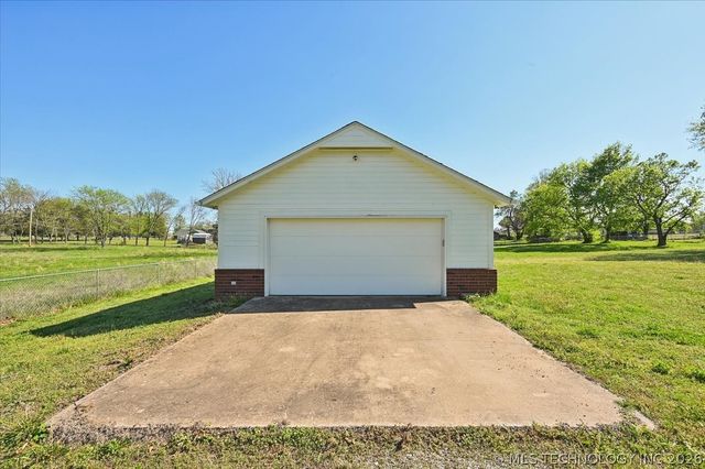 8302 E Browning Avenue, Claremore, OK 74019