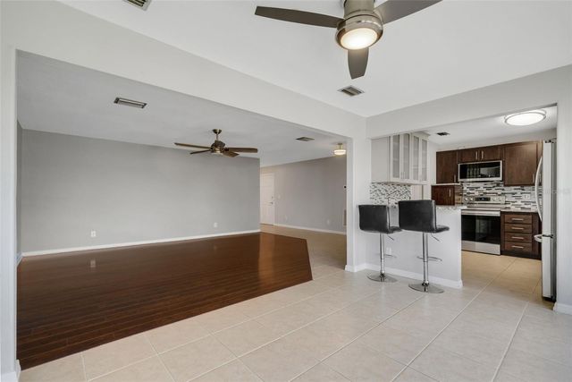 218 DOGWOOD CIRCLE 218, Seminole, FL 33777