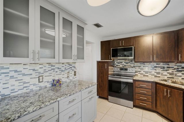218 DOGWOOD CIRCLE 218, Seminole, FL 33777
