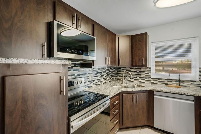218 DOGWOOD CIRCLE 218, Seminole, FL 33777