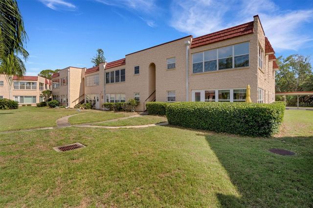 218 DOGWOOD CIRCLE 218, Seminole, FL 33777