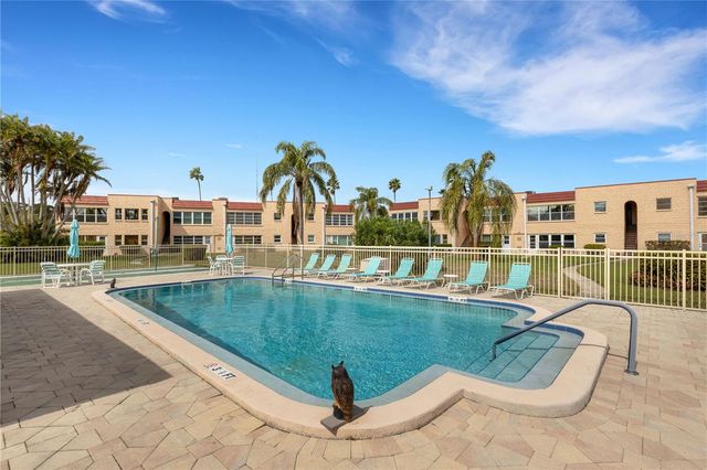 218 DOGWOOD CIRCLE 218, Seminole, FL 33777