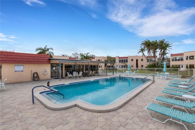 218 DOGWOOD CIRCLE 218, Seminole, FL 33777