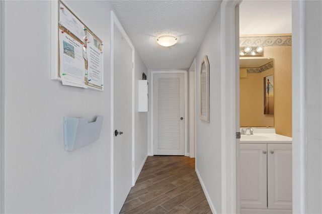 218 DOGWOOD CIRCLE 218, Seminole, FL 33777