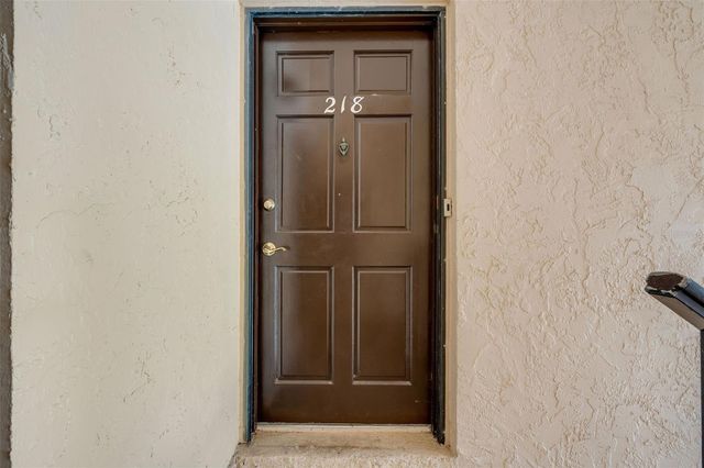 218 DOGWOOD CIRCLE 218, Seminole, FL 33777