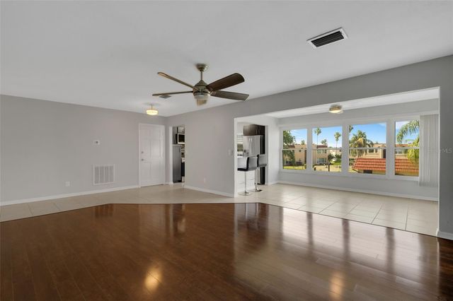 218 DOGWOOD CIRCLE 218, Seminole, FL 33777