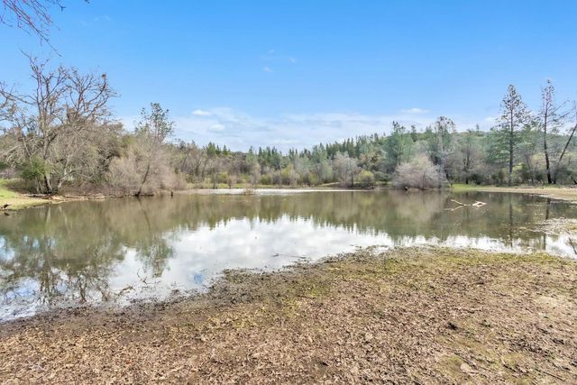 10121 Valley Dr, Rough And Ready, CA 95975