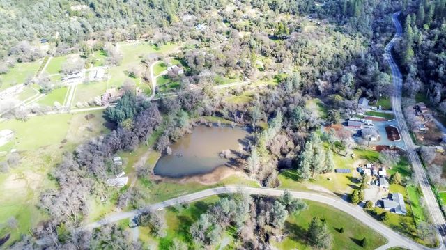 10121 Valley Dr, Rough And Ready, CA 95975