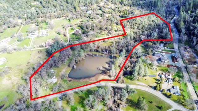 10121 Valley Dr, Rough And Ready, CA 95975