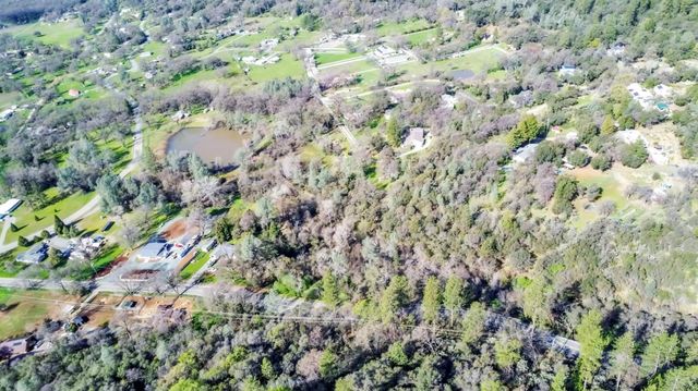 10121 Valley Dr, Rough And Ready, CA 95975