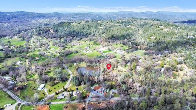 10121 Valley Dr, Rough And Ready, CA 95975