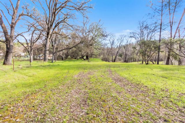 10121 Valley Dr, Rough And Ready, CA 95975