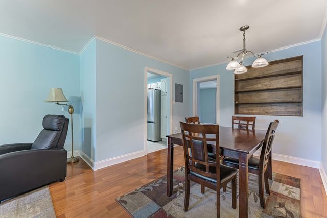1115 S 3rd Avenue, Des Plaines, IL 60016