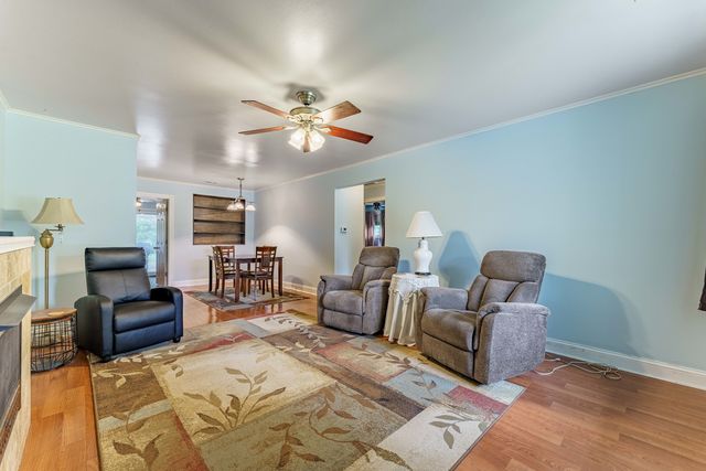 1115 S 3rd Avenue, Des Plaines, IL 60016