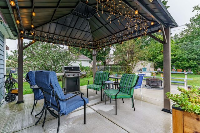 1115 S 3rd Avenue, Des Plaines, IL 60016
