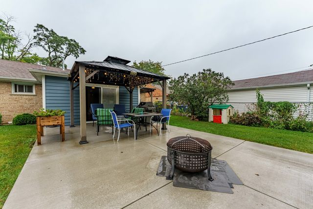 1115 S 3rd Avenue, Des Plaines, IL 60016