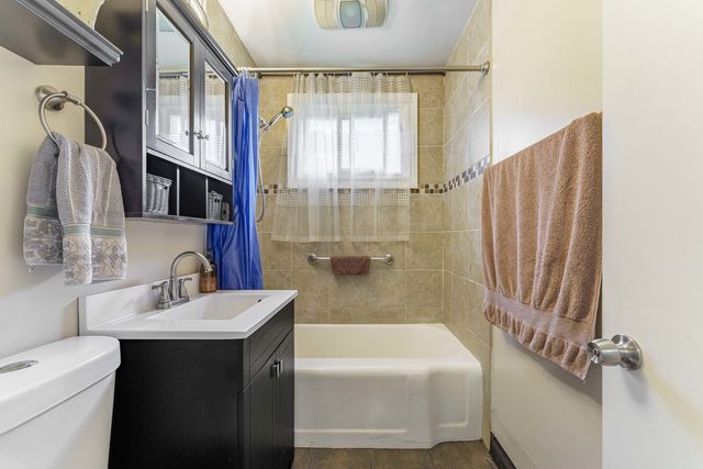 1115 S 3rd Avenue, Des Plaines, IL 60016