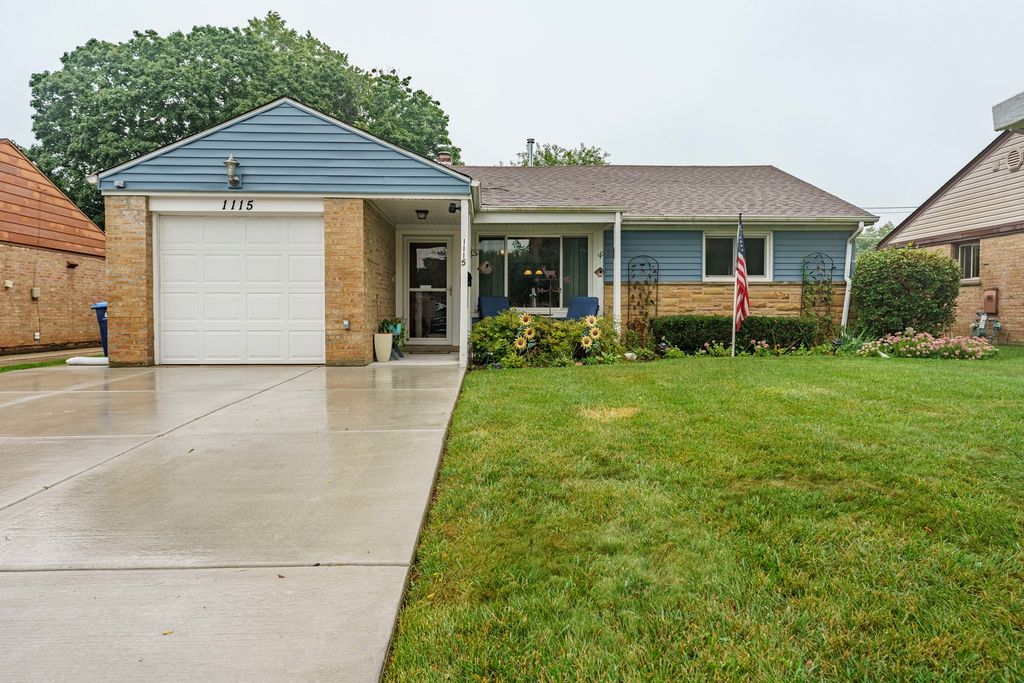 1115 S 3rd Avenue, Des Plaines, IL 60016