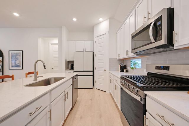 2037 Rosin Jaw WALK, Leander, TX 78641