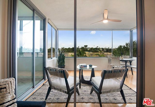 8701 Delgany Avenue 208, Playa Del Rey (los Angeles), CA 90293