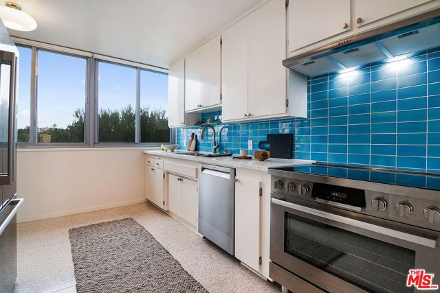 8701 Delgany Avenue 208, Playa Del Rey (los Angeles), CA 90293