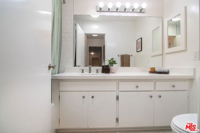 8701 Delgany Avenue 208, Playa Del Rey (los Angeles), CA 90293