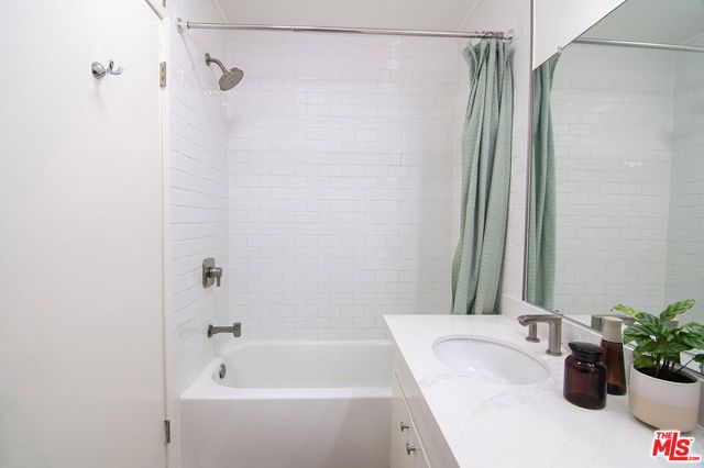 8701 Delgany Avenue 208, Playa Del Rey (los Angeles), CA 90293