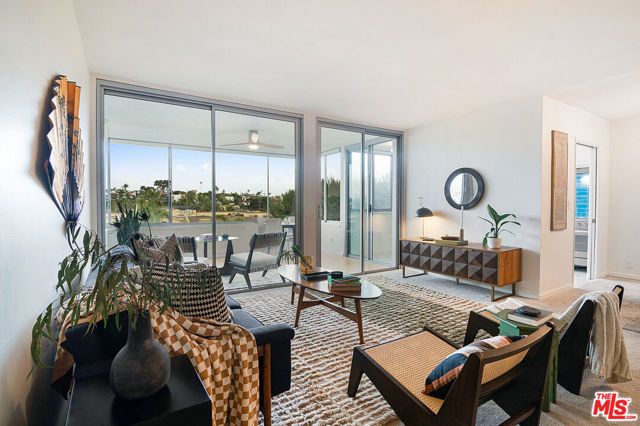 8701 Delgany Avenue 208, Playa Del Rey (los Angeles), CA 90293