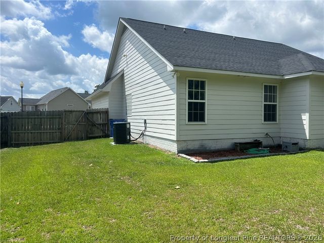 179 Fallingleaf Drive, Raeford, NC 28376