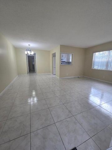 17 Cambridge A, West Palm Beach, FL 33417