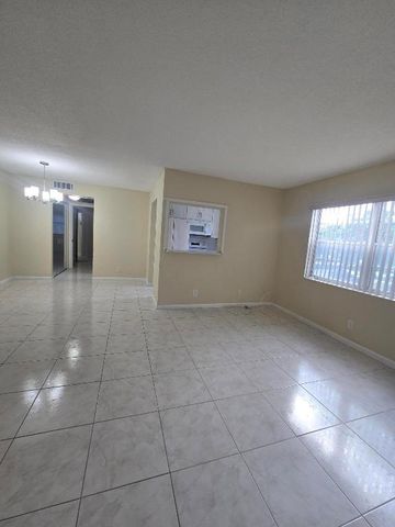 17 Cambridge A, West Palm Beach, FL 33417