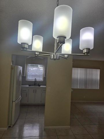 17 Cambridge A, West Palm Beach, FL 33417