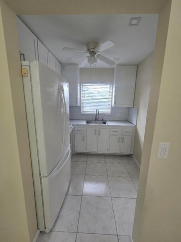 17 Cambridge A, West Palm Beach, FL 33417