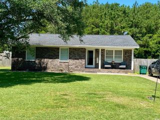 512 S Hazel Ave., Andrews, SC 29510