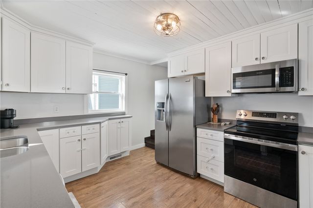 104 E School St, Mars Boro, PA 16046