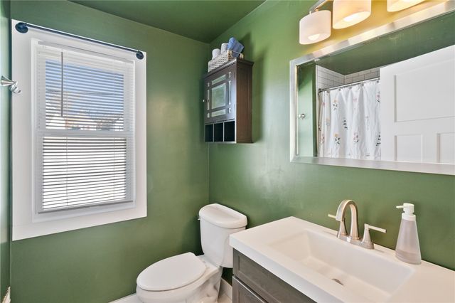 104 E School St, Mars Boro, PA 16046