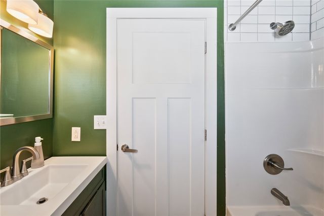 104 E School St, Mars Boro, PA 16046