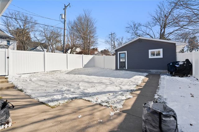 104 E School St, Mars Boro, PA 16046