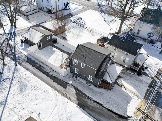 104 E School St, Mars Boro, PA 16046