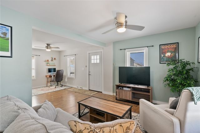 104 E School St, Mars Boro, PA 16046