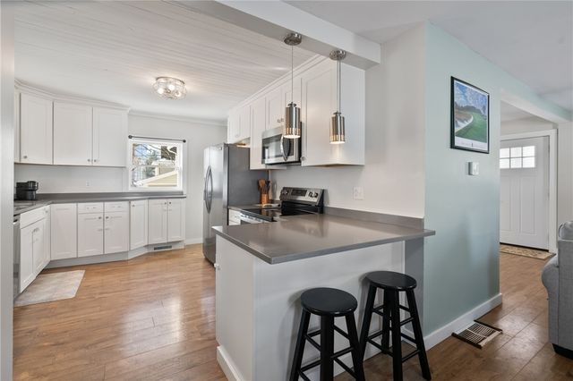 104 E School St, Mars Boro, PA 16046