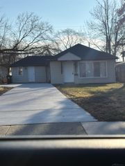 21700 Elizabeth Street, St Clair Shores, MI 48080