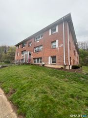 65 Donna Drive C2, New Haven, CT 06513