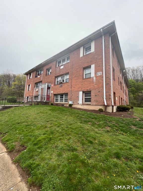 65 Donna Drive C2, New Haven, CT 06513