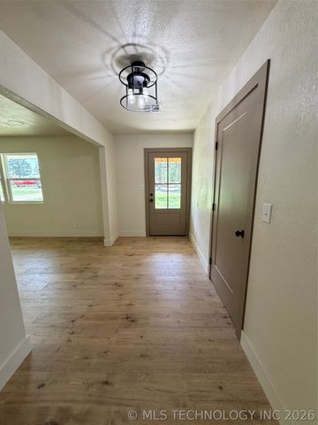 512 Pine Street, Henryetta, OK 74437