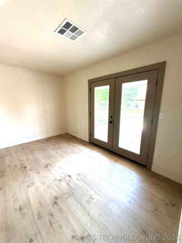 512 Pine Street, Henryetta, OK 74437